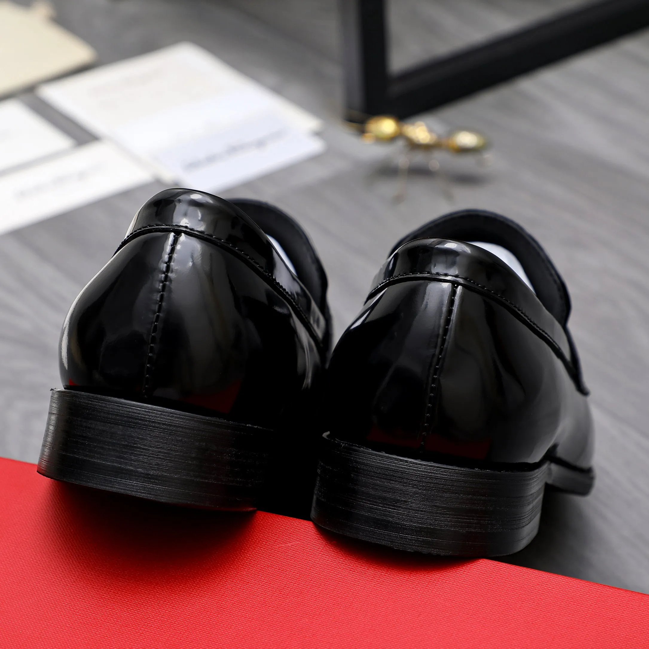 Men's shoes 💰480 Product trademark: Ferragamo "Ferragamo" business slip-on leather shoes Regular size: 39-44 Product materials: Selected high-quality lacquered cowhide upper, cowhide lining, original outsole